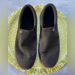 Men’s black Merinos slip on shoes